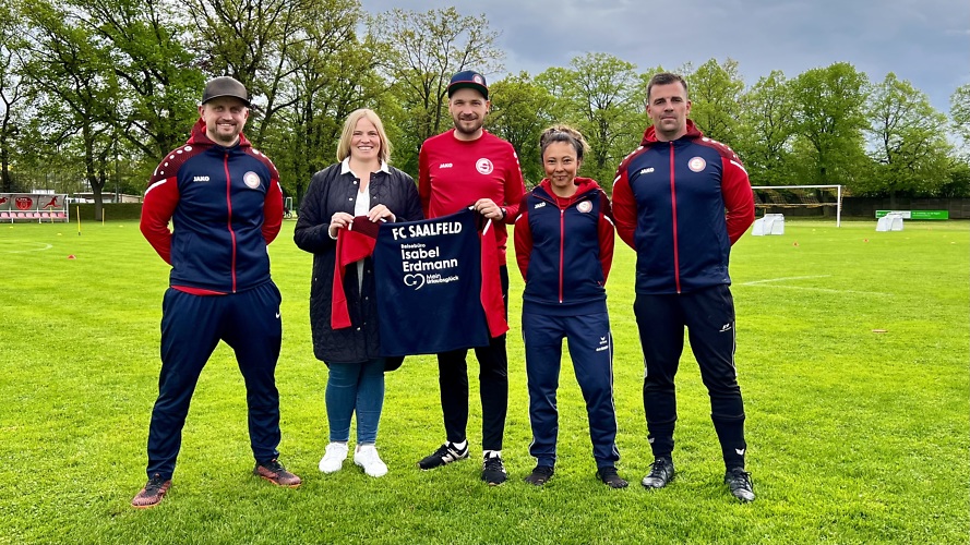 Neue Trainingsjacken für das Trainerteam unserer 2015er F-Junioren